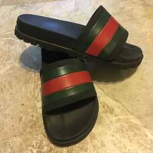 UNISEX GUCCI SLIDES!!